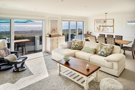 Photo of property in 147 Marine Parade, Eastbourne, Lower Hutt, 5013