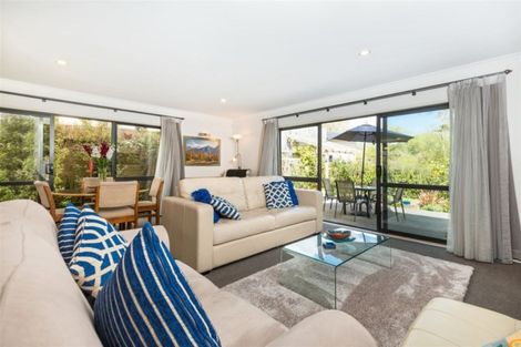 Photo of property in 31 Springvale Drive, Fairview Heights, Auckland, 0632