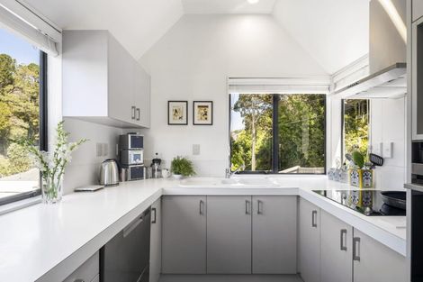 Photo of property in 18 Patanga Crescent, Thorndon, Wellington, 6011