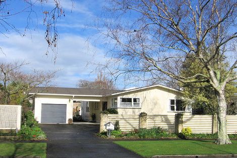 Photo of property in 6 Chilton Grove, Hokowhitu, Palmerston North, 4410