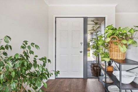 Photo of property in 14 Lakemere Way, Kinloch, Taupo, 3377