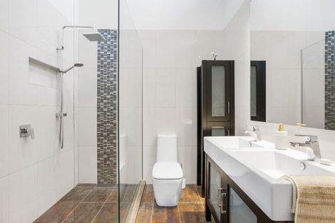Photo of property in 13a Cliff View Drive, Green Bay, Auckland, 0604