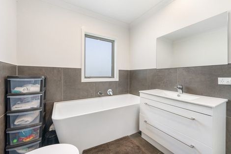 Photo of property in 1 Vaucluse Heights, Fitzherbert, Palmerston North, 4410