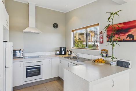 Photo of property in 47 Kakariki Grove, Waikanae, 5036