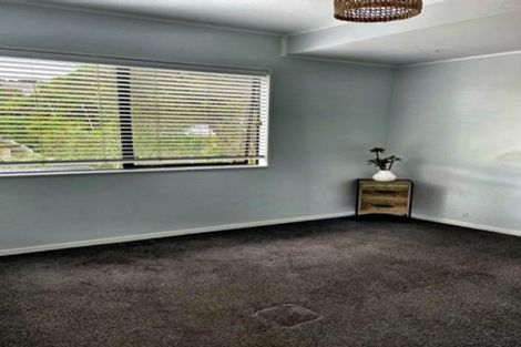 Photo of property in 1/41 Fairmount Road, Titirangi, Auckland, 0604