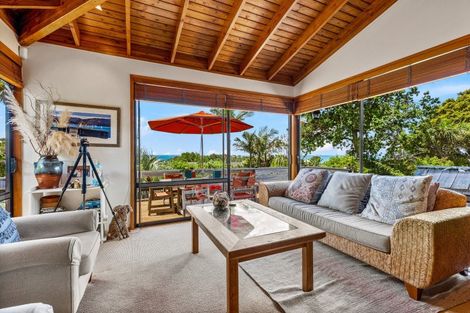 Photo of property in 3 Park Rise, Campbells Bay, Auckland, 0630