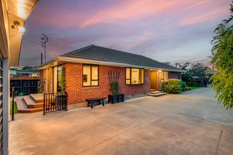 Photo of property in 17 Liverton Crescent, Bishopdale, Christchurch, 8053