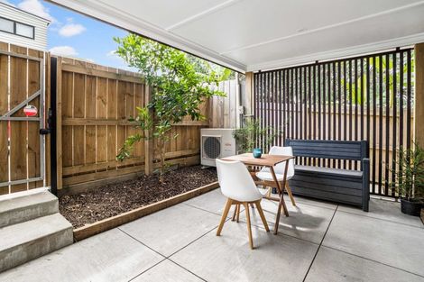 Photo of property in 2/141 Wallace Road, Mangere Bridge, Auckland, 2022