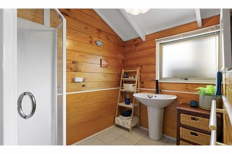 Photo of property in 8 Chestnut Grove, Maungaraki, Lower Hutt, 5010