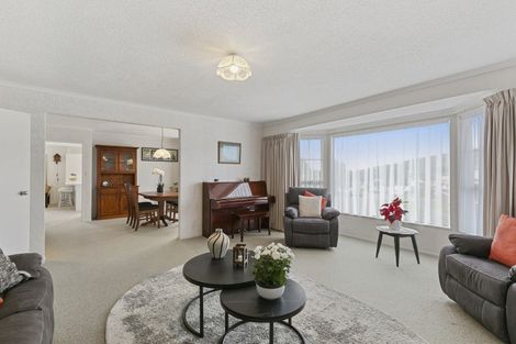 Photo of property in 87 Victory Crescent, Tawa, Wellington, 5028