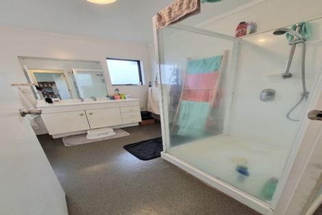 Photo of property in 3/21 Te Atatu Road, Te Atatu South, Auckland, 0610