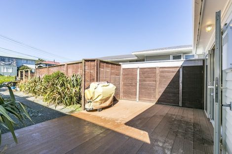 Photo of property in 16a Alder Place, Newlands, Wellington, 6037