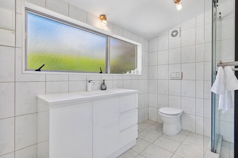 Photo of property in 68b Verran Road, Birkdale, Auckland, 0626