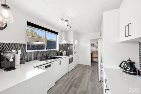 Photo of property in 34 California Drive, Totara Park, Upper Hutt, 5018