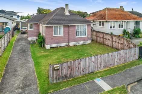 Photo of property in 25 Arimu Road, Papakura, 2110