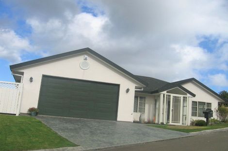 Photo of property in 9 Opurere Grove, Tirohanga, Lower Hutt, 5010