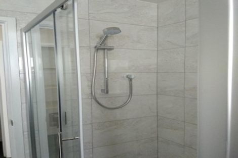 Photo of property in 2/21a Ludlow Terrace, Totara Vale, Auckland, 0627