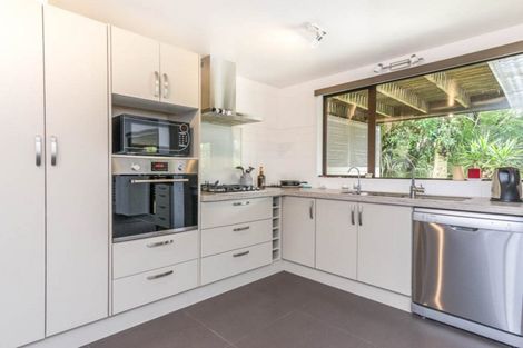 Photo of property in 215 Shaw Road, Titirangi, Auckland, 0604