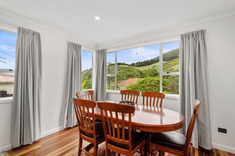Photo of property in 26 Raroa Terrace, Tawa, Wellington, 5028