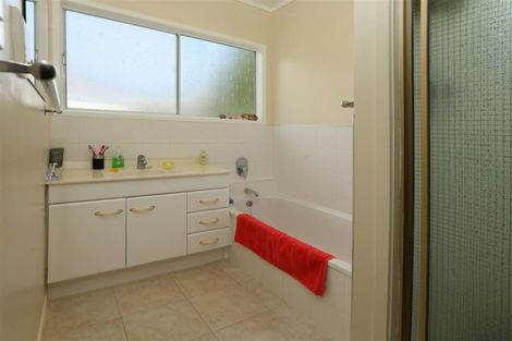 Photo of property in 29 Eyre Street, Henderson, Auckland, 0612