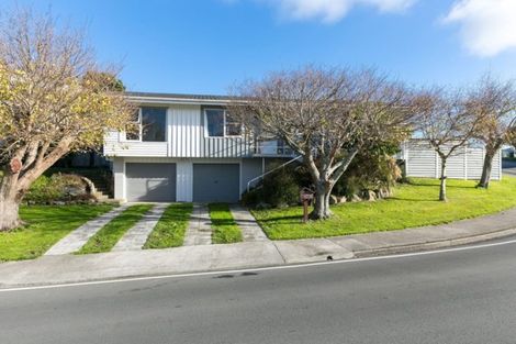 Photo of property in 29 Churton Drive, Churton Park, Wellington, 6037