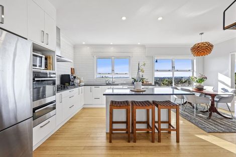 Photo of property in 73 Bradbury Road, Botany Downs, Auckland, 2010