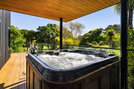 Photo of property in 12a Baring Terrace, Strandon, New Plymouth, 4312