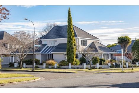 Photo of property in 2 Hatfield Place, Avonhead, Christchurch, 8042