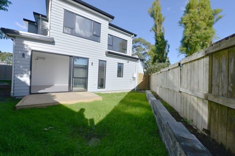 Photo of property in 43d Fitzherbert Avenue, West Harbour, Auckland, 0618