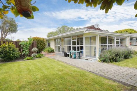 Photo of property in 2/23 Crofton Road, Harewood, Christchurch, 8051