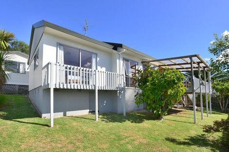 Photo of property in 8 Grenadine Place, Unsworth Heights, Auckland, 0632