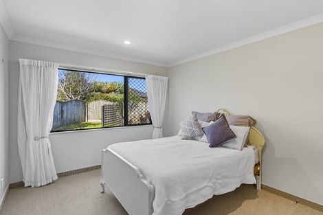 Photo of property in 2 Quadrant Heights, Paraparaumu, 5032