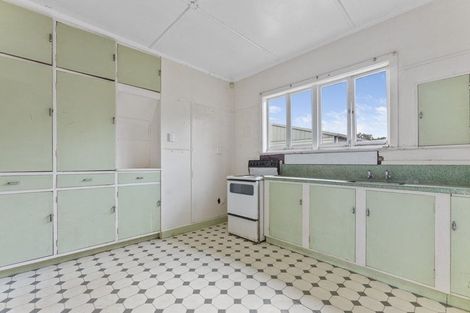 Photo of property in 10 Matai Street, Castlecliff, Whanganui, 4501