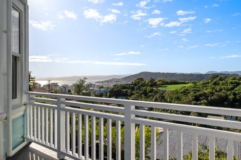 Photo of property in 27 Mortimer Terrace, Aro Valley, Wellington, 6021