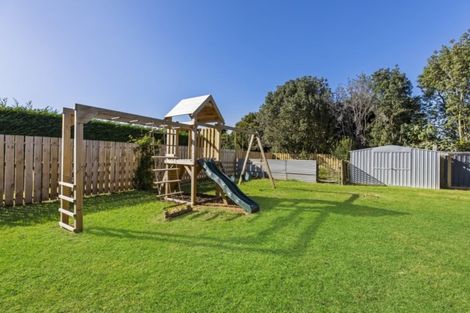 Photo of property in 2 Awaroa Stream Drive, Waiuku, 2123