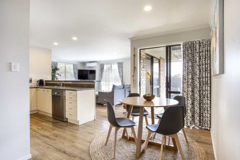 Photo of property in 59 Cabeleigh Drive, Helensville, 0800