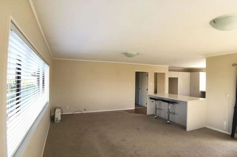 Photo of property in 13 Framalda Place, Conifer Grove, Takanini, 2112