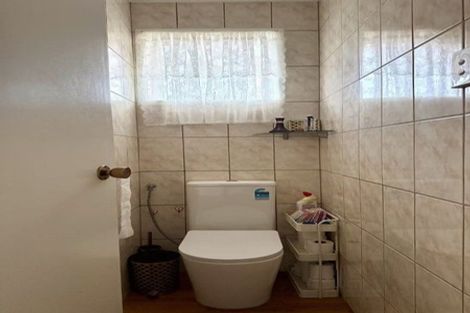 Photo of property in 38 Larissa Avenue, Henderson, Auckland, 0610