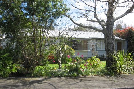 Photo of property in 16 Gordon Street, Glen Avon, New Plymouth, 4312