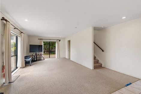 Photo of property in 8 Duxfield Drive, Ranui, Auckland, 0612