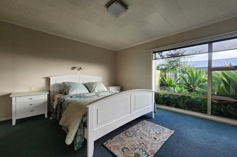 Photo of property in 8b Julian Place, Westown, New Plymouth, 4310