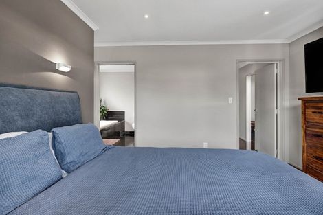 Photo of property in 5 Te Arakete Place, Hurworth, New Plymouth, 4310