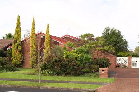 Photo of property in 8 Golfland Drive, Golflands, Auckland, 2013