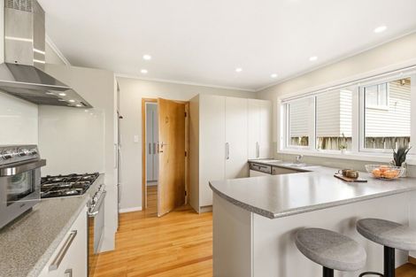 Photo of property in 72 Redwood Avenue, Tawa, Wellington, 5028