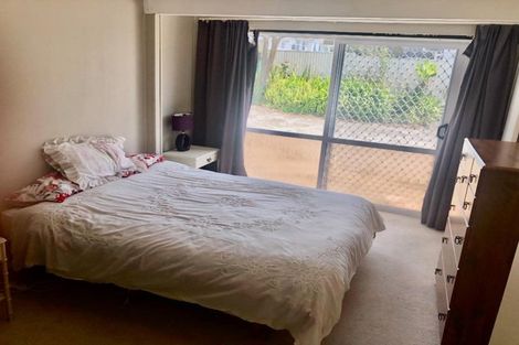 Photo of property in 1/7 Te Atatu Road, Te Atatu South, Auckland, 0610