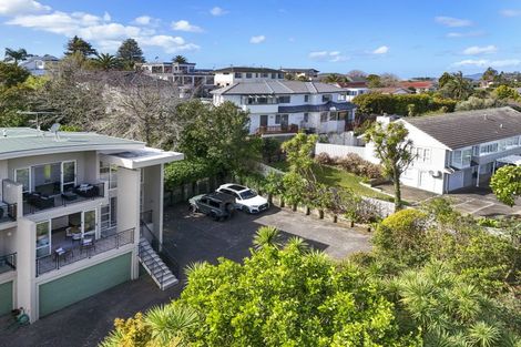 Photo of property in 1/166 Mokoia Road, Chatswood, Auckland, 0626