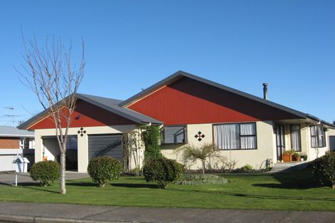 Photo of property in 8 Park Street, Winton, 9720