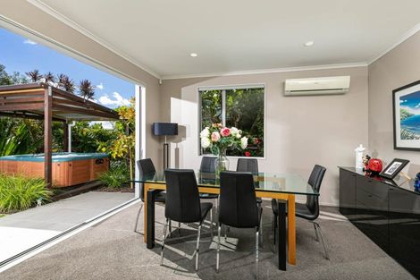 Photo of property in 13 Rangi Avenue, Schnapper Rock, Auckland, 0632