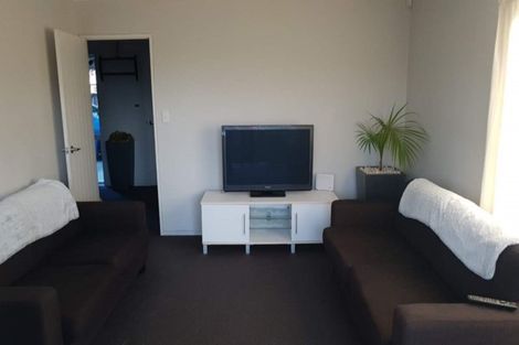 Photo of property in 16 Pono Place, Waiuku, 2123