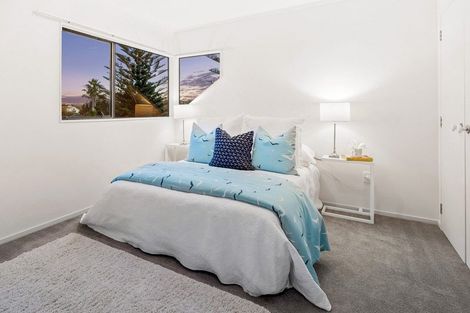 Photo of property in 22 Settlers Grove, Orewa, 0931